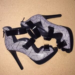 Bcbg Black and White elegant Gala heels, 9 1/2